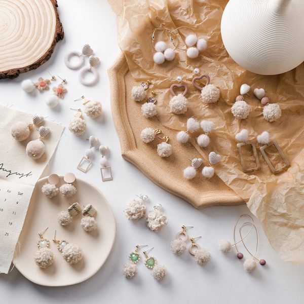 Suitable for winter earrings new trendy wool ball earrings versatile beige autumn and winter plush autumn and winter female temperamental earrings