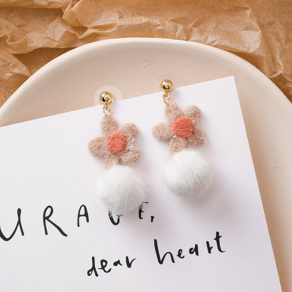 Suitable for winter earrings new trendy wool ball earrings versatile beige autumn and winter plush autumn and winter female temperamental earrings - Image 11